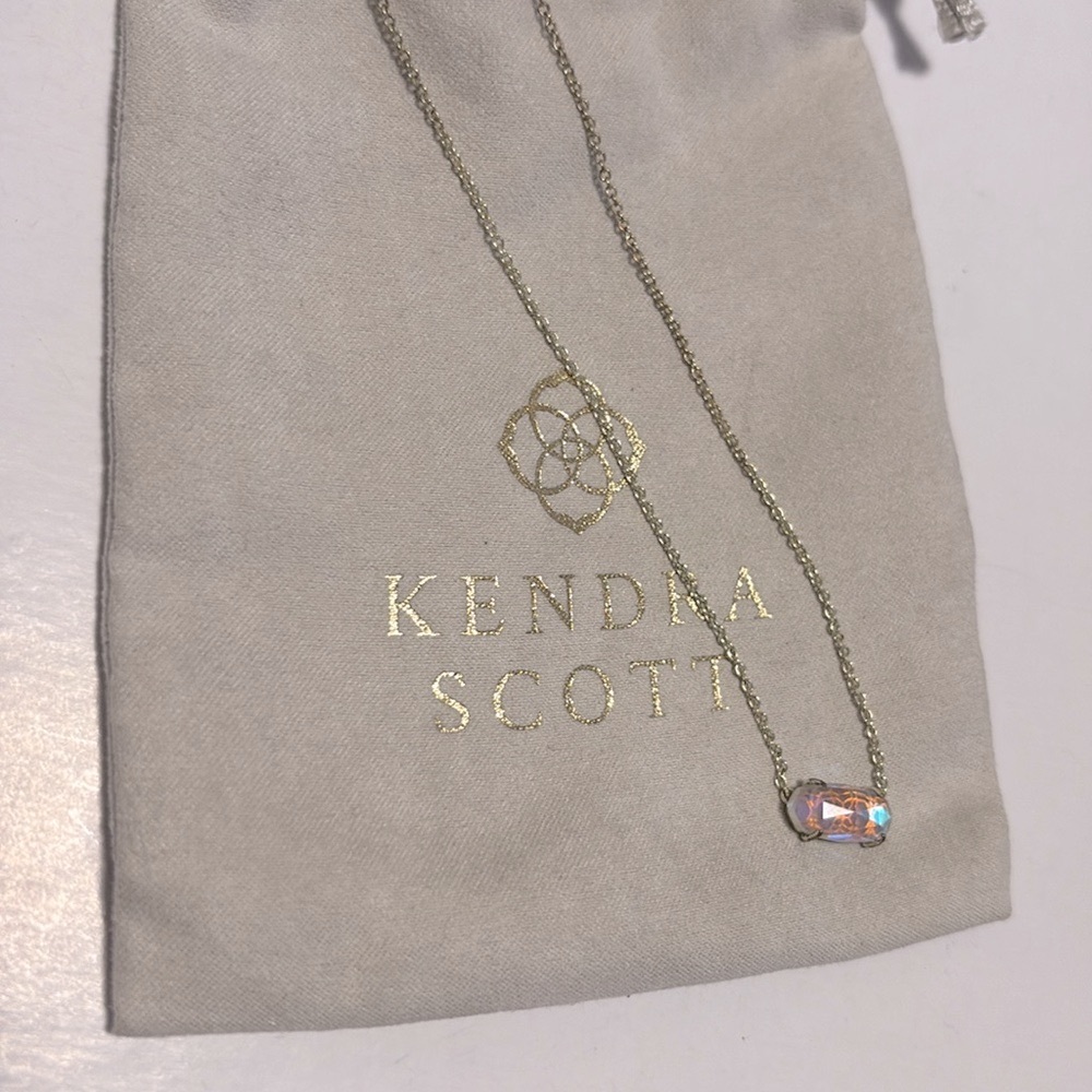 [Kendra Scott] Ever Short Pendant Necklace in Gold, Dichroic Glass, Adjustable - Picture 8 of 11